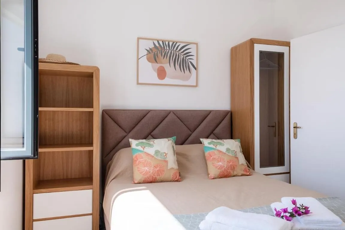 Guestready - Quiet House & Heated Pool W Sea View Hotel Prazeres 0*,  Portugália
