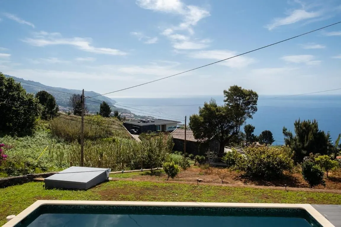 Guestready - Quiet House & Heated Pool W Sea View Hotel Prazeres 0*,  Portugália