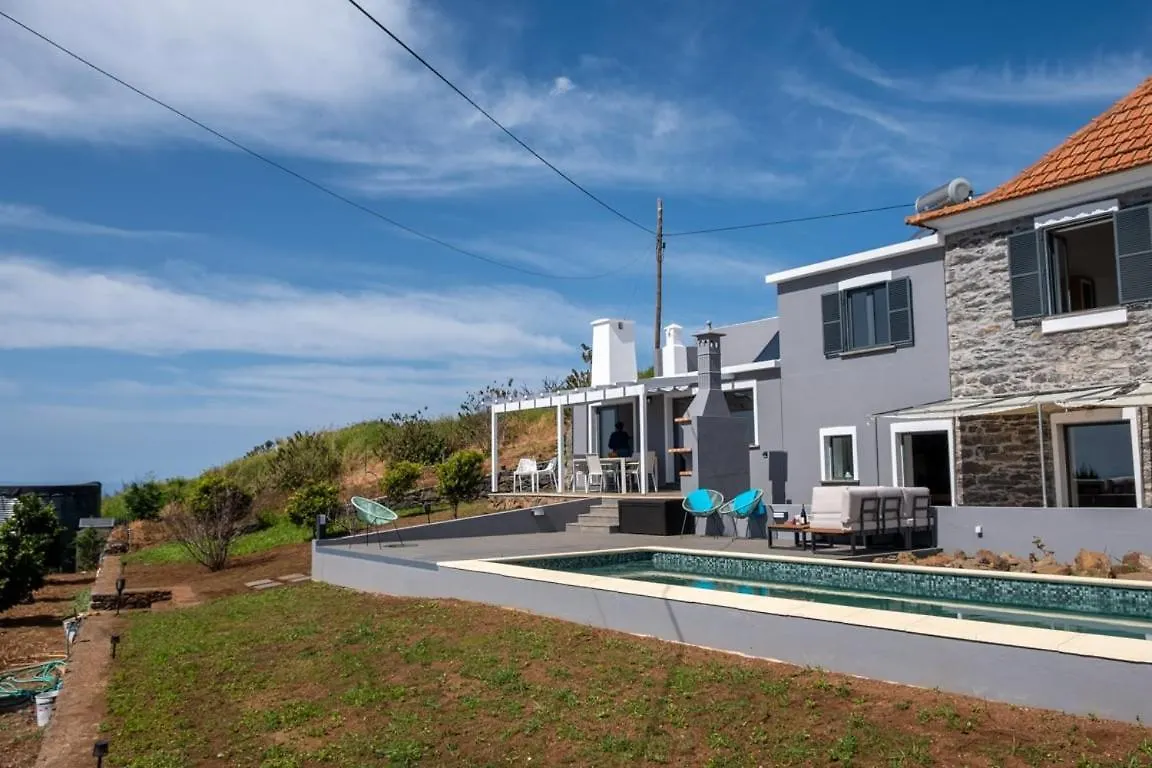 Guestready - Quiet House & Heated Pool W Sea View Hotel Prazeres 0*,  Portugália